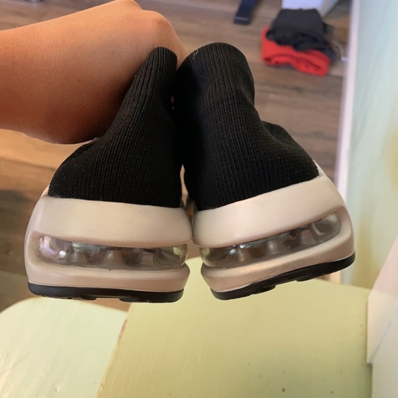 SNEAKERS - Picture 6 of 7